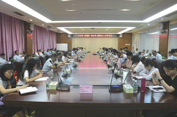 建造师罗忆参加智慧“挂钩式”幕墙系统技术讲座 交流分享